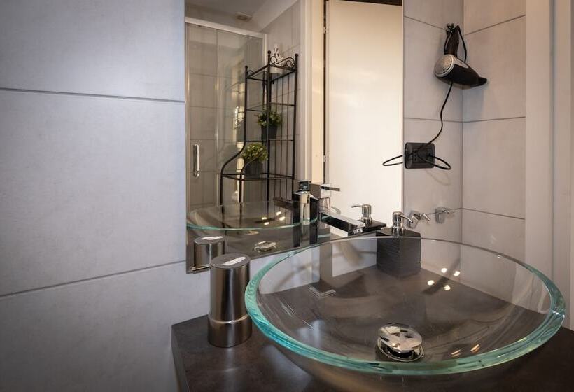 פנסיון Cconforthotels R&b Cavour   Self Check In