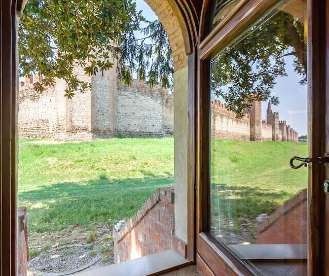 Пансион Medieval Relais   Top Location