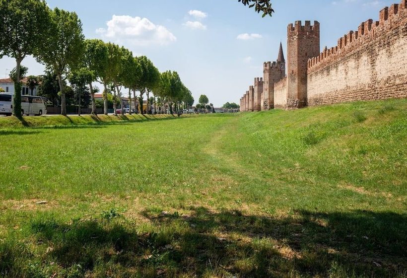 Пансион Medieval Relais   Top Location