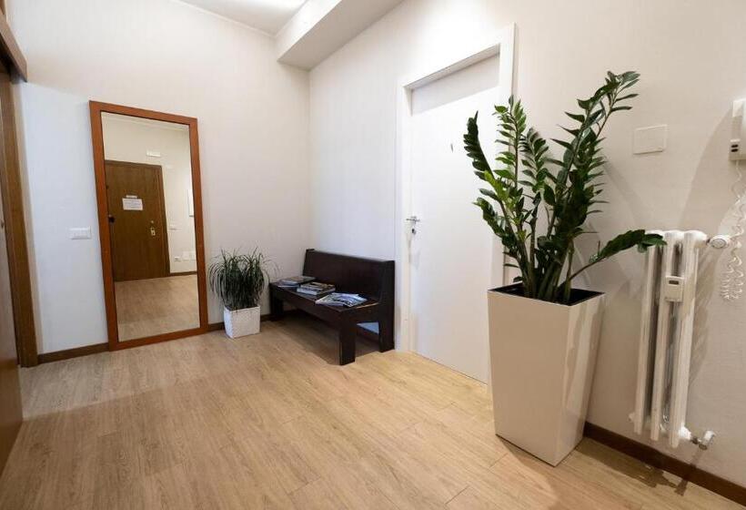 پانسیون Cute & Cozy Rooms Train Station