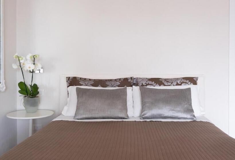 پانسیون Cute & Cozy Rooms Train Station