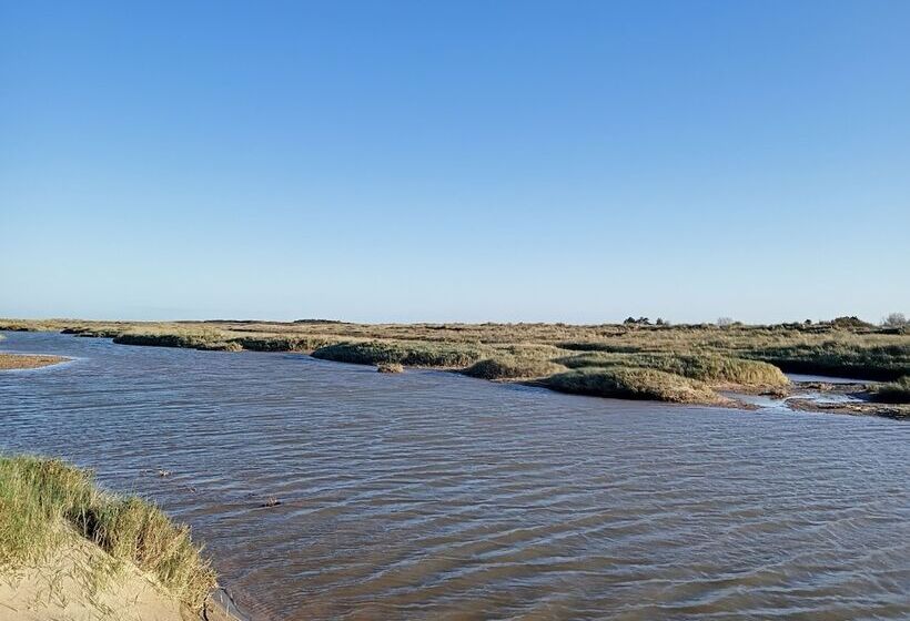 Stunning Driftwood Cottage At Holme Next The Sea