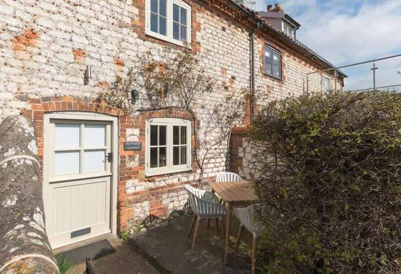 Stunning Driftwood Cottage At Holme Next The Sea
