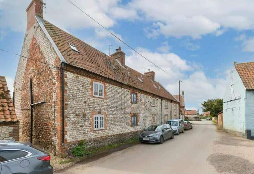 Stunning Driftwood Cottage At Holme Next The Sea