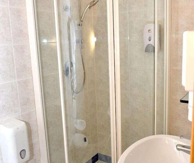 فندق فئة نجمة واحدة Clodi