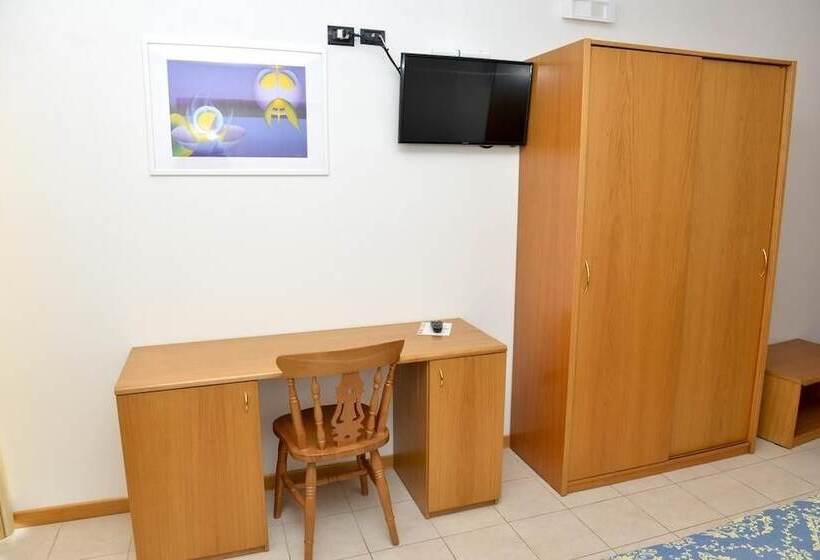 فندق فئة نجمة واحدة Clodi