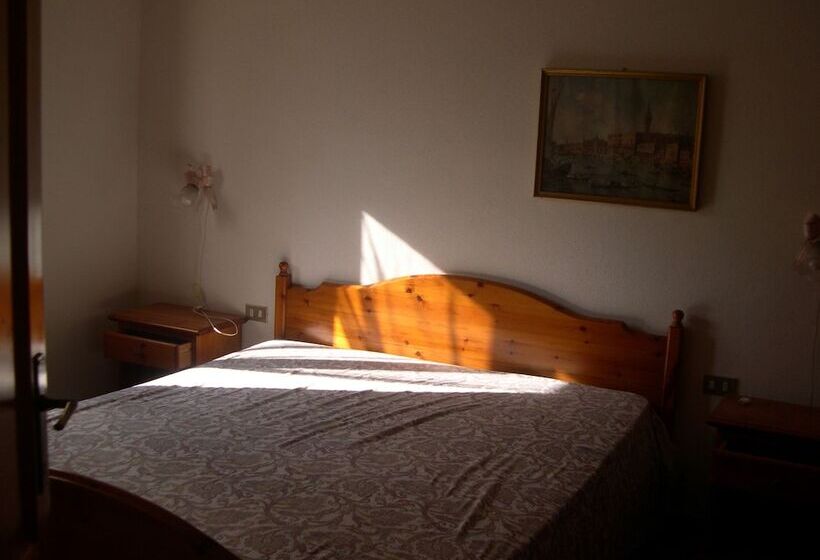 פונדק Villette Close Up Rena Majore