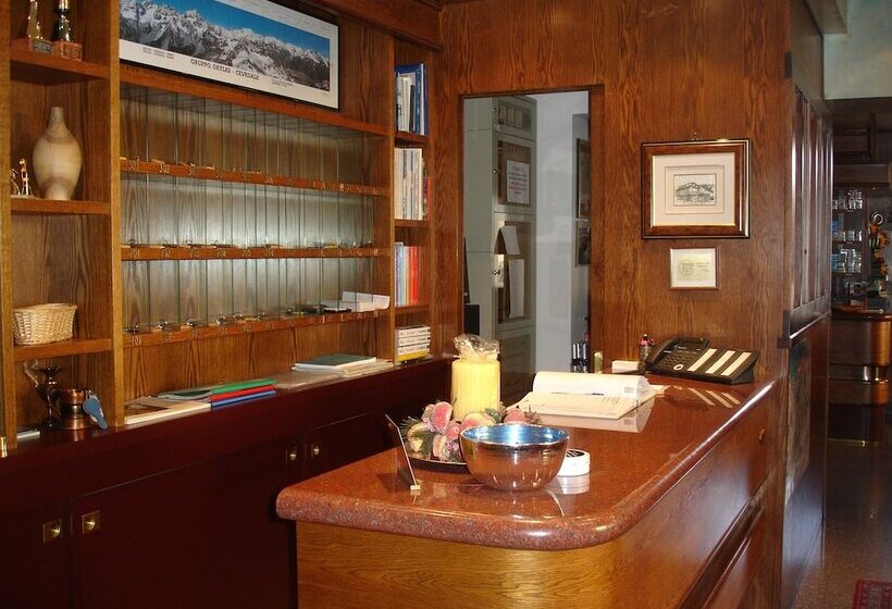 בית מלון כפרי Adamello