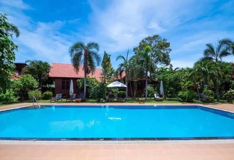 فندق Bang Saray Village Resort