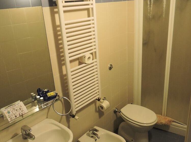 בית מלון כפרי Agriturismo Montereggi