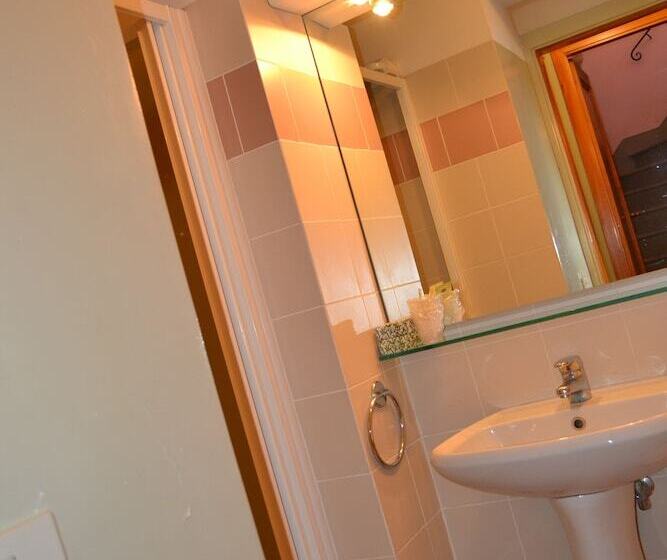 בית מלון כפרי Agriturismo Montereggi