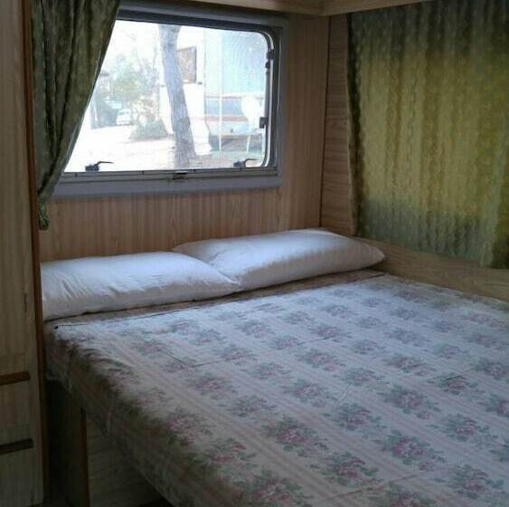 בית מלון כפרי Villaggio Camping Calapineta