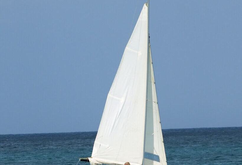 בית מלון כפרי Villaggio Camping Calapineta