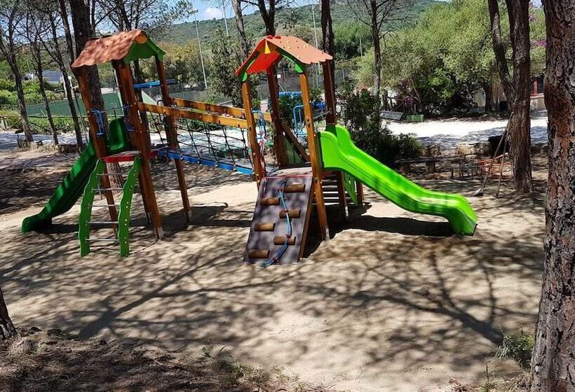 בית מלון כפרי Villaggio Camping Calapineta