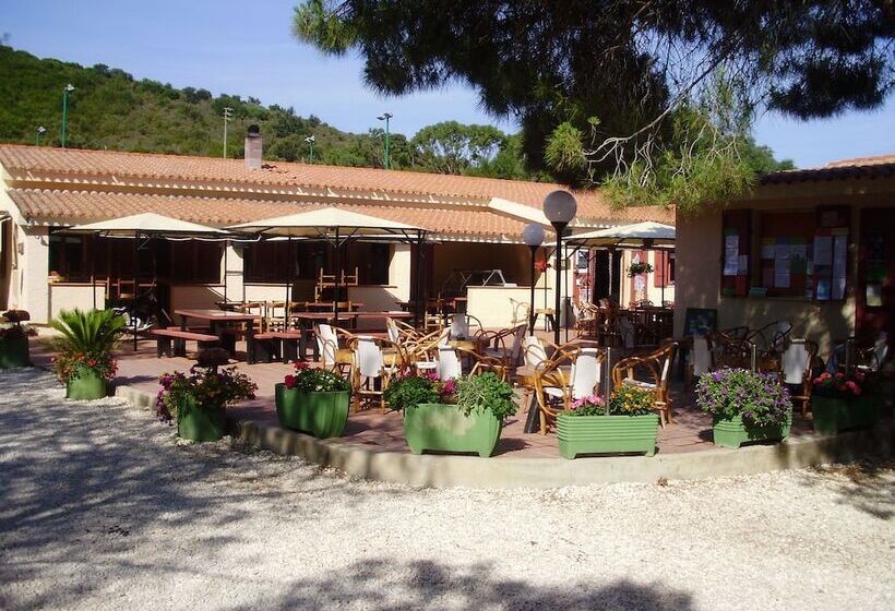 בית מלון כפרי Villaggio Camping Calapineta