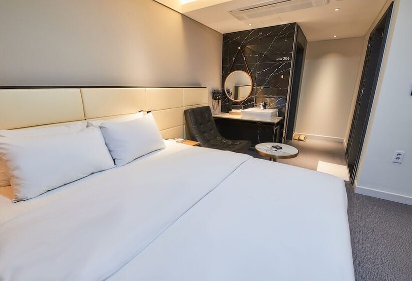 בית מלון כפרי West In