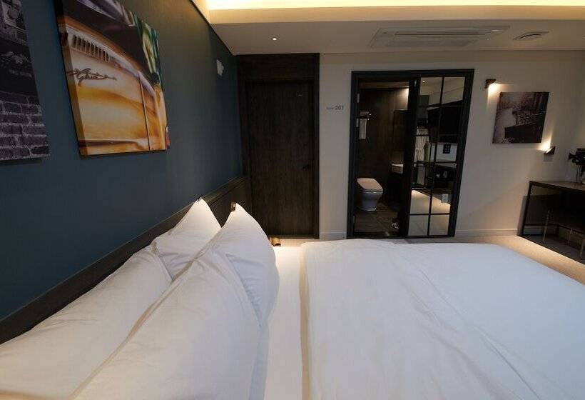 בית מלון כפרי West In