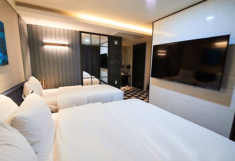 בית מלון כפרי West In