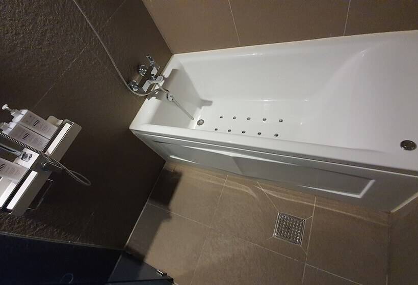 בית מלון כפרי West In