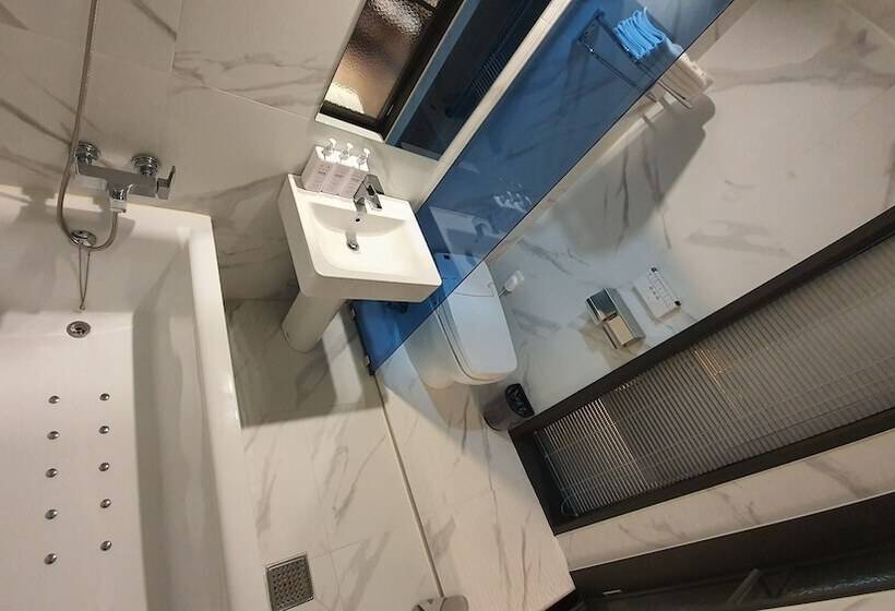 בית מלון כפרי West In