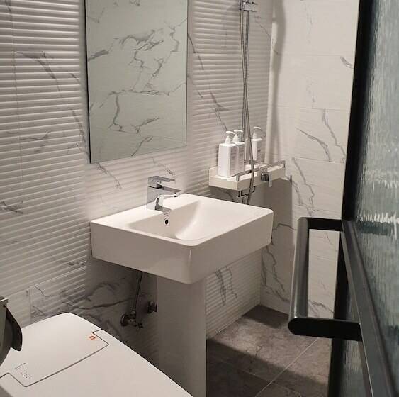 בית מלון כפרי West In