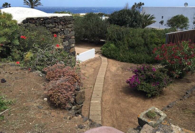 پانسیون I Dammusini Di Pantelleria