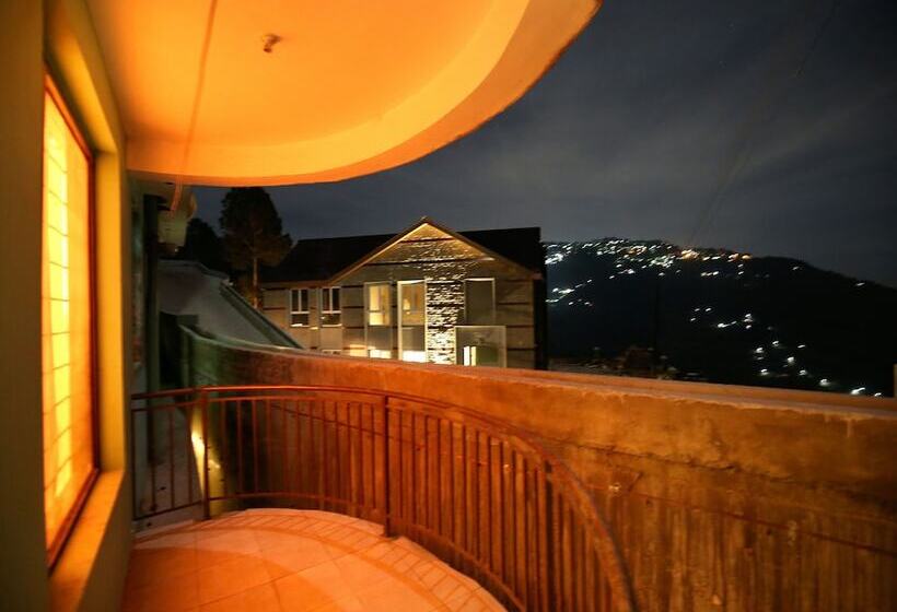 بنسيون Sandal Homestay By Oyo Rooms