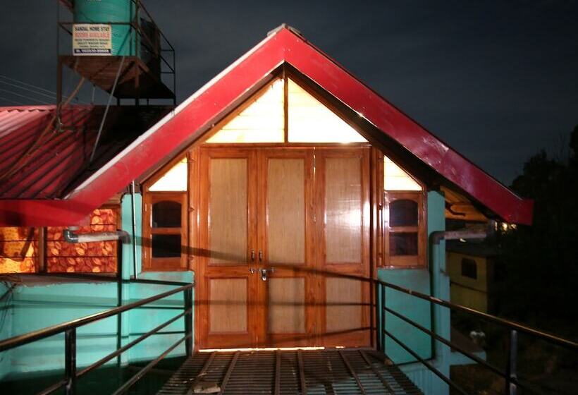 بنسيون Sandal Homestay By Oyo Rooms