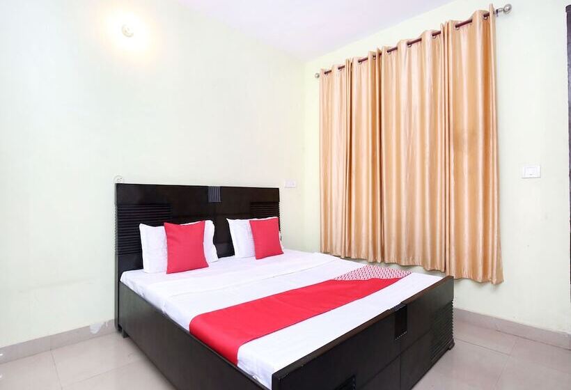 بنسيون Sandal Homestay By Oyo Rooms