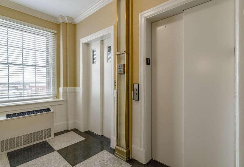 Bothwell Sedalia Central District, Ascend Hotel Collection