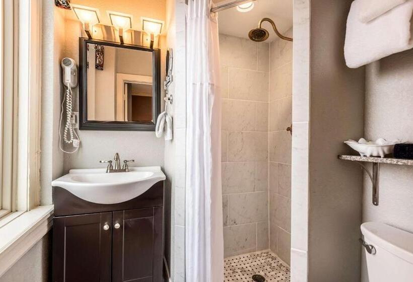 Bothwell Sedalia Central District, Ascend Hotel Collection