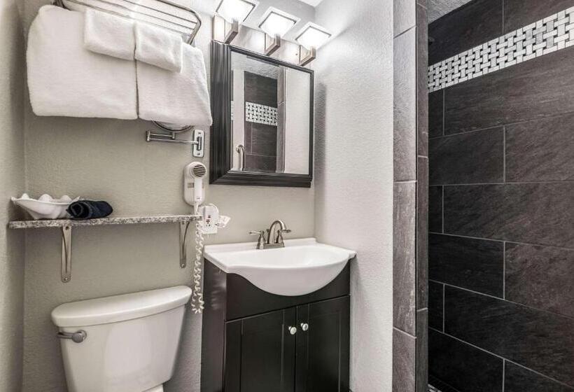 Bothwell Sedalia Central District, Ascend Hotel Collection