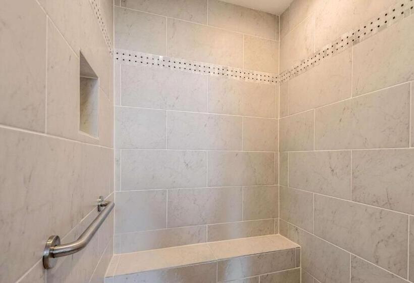 Bothwell Sedalia Central District, Ascend Hotel Collection