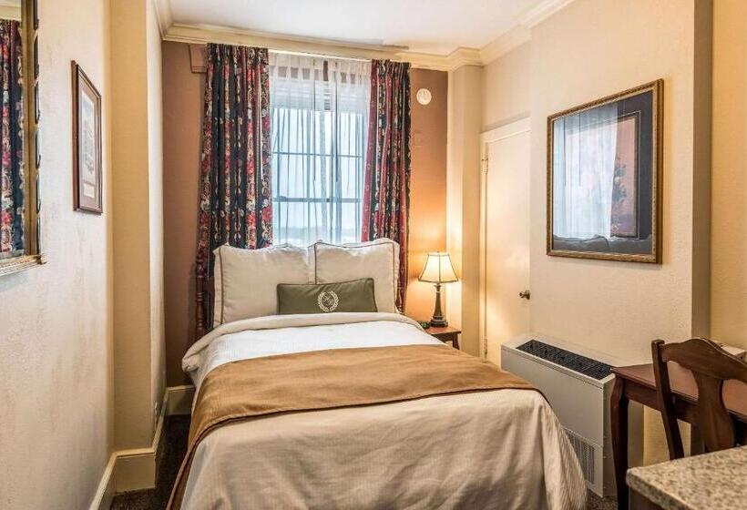 Bothwell Sedalia Central District, Ascend Hotel Collection