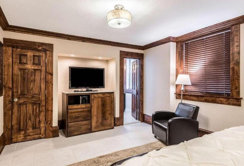 Bothwell Sedalia Central District, Ascend Hotel Collection