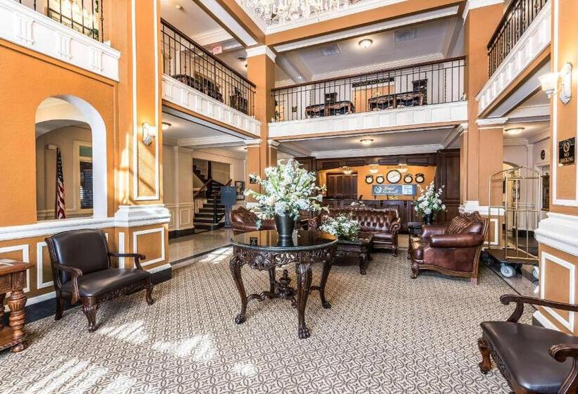 Bothwell Sedalia Central District, Ascend Hotel Collection