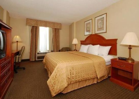 Clarion Hotel & Suites Conference Center Columbus