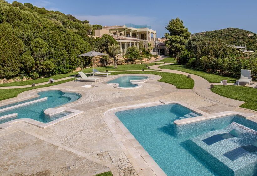 בית מלון כפרי Baia Di Chia Resort Sardinia, Curio Collection By Hilton