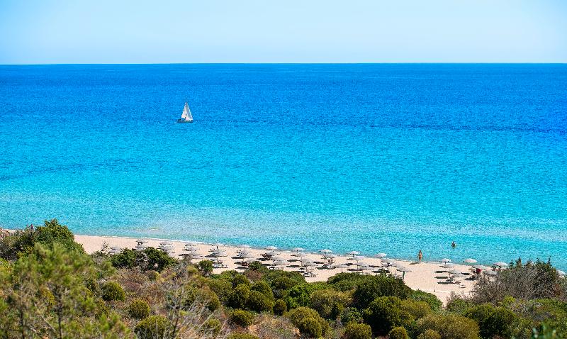 בית מלון כפרי Baia Di Chia Resort Sardinia, Curio Collection By Hilton