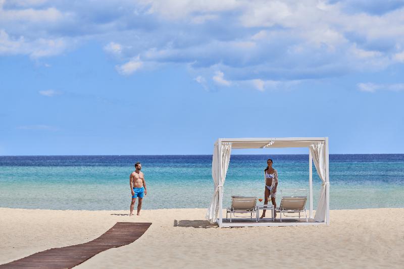 בית מלון כפרי Baia Di Chia Resort Sardinia, Curio Collection By Hilton