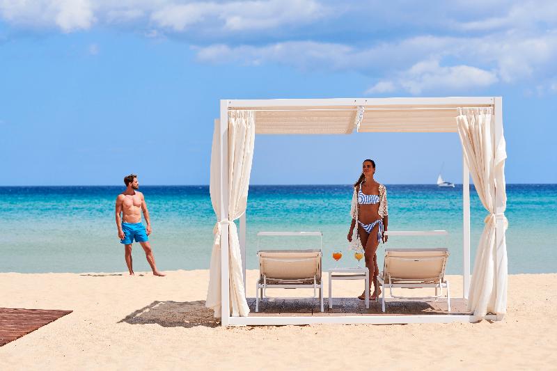 בית מלון כפרי Baia Di Chia Resort Sardinia, Curio Collection By Hilton