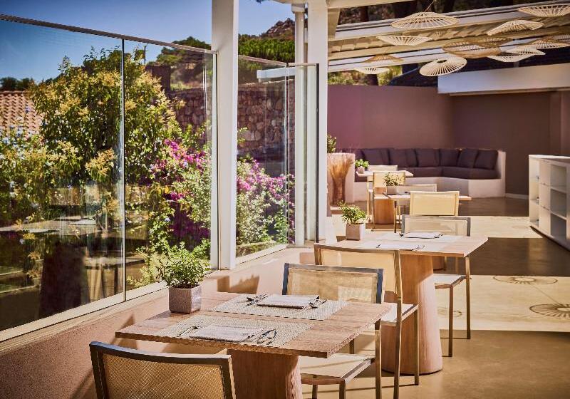 בית מלון כפרי Baia Di Chia Resort Sardinia, Curio Collection By Hilton