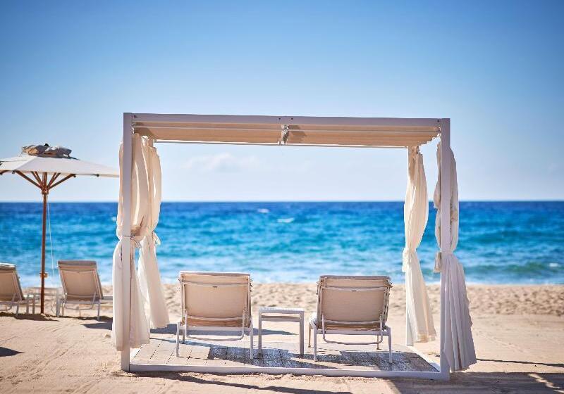 Отель Baia Di Chia Resort Sardinia, Curio Collection By Hilton
