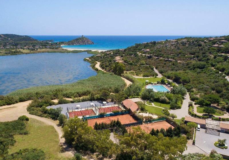 בית מלון כפרי Baia Di Chia Resort Sardinia, Curio Collection By Hilton