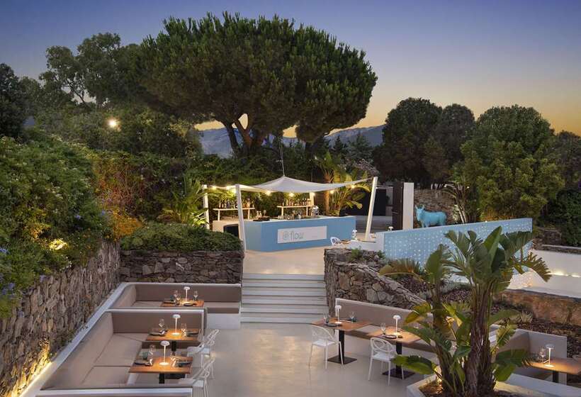 בית מלון כפרי Baia Di Chia Resort Sardinia, Curio Collection By Hilton