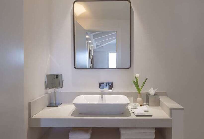 Отель Baia Di Chia Resort Sardinia, Curio Collection By Hilton