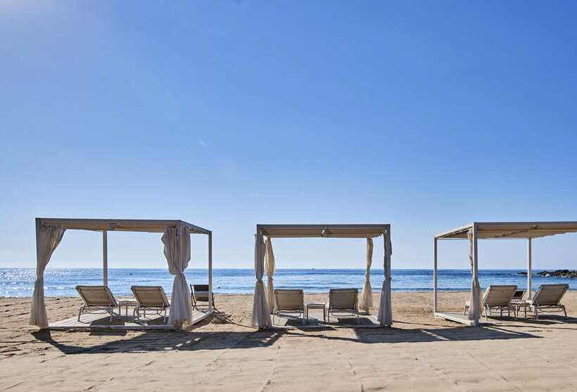 בית מלון כפרי Baia Di Chia Resort Sardinia, Curio Collection By Hilton