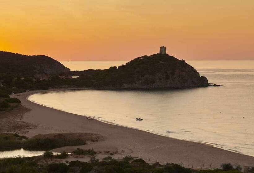 בית מלון כפרי Baia Di Chia Resort Sardinia, Curio Collection By Hilton