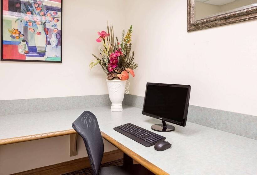 בית מלון כפרי Baymont By Wyndham Fort Myers Airport