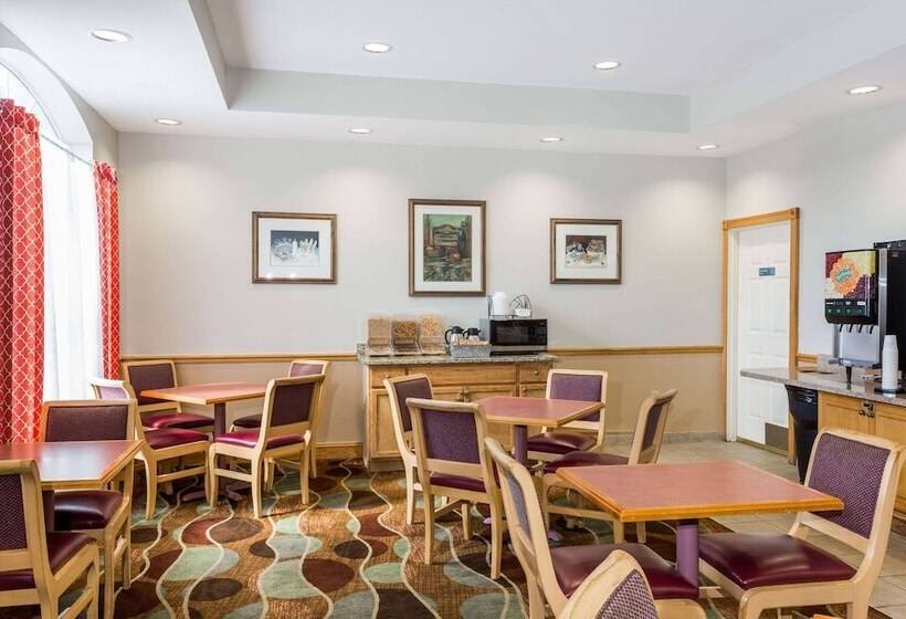 בית מלון כפרי Baymont By Wyndham Fort Myers Airport